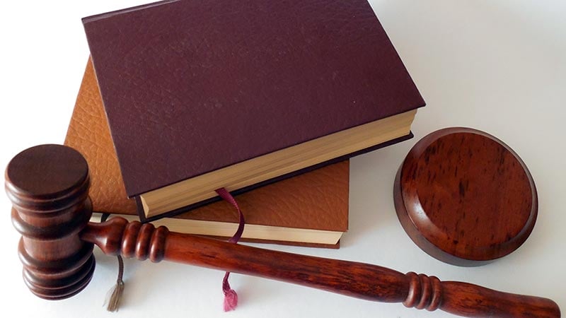 legal-books-and-gavel