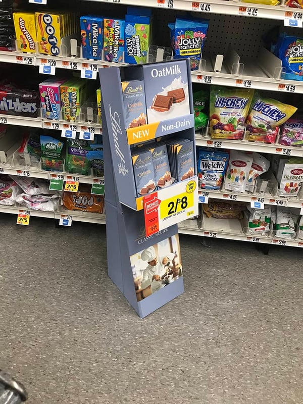 lindt-small-2-shelf-floor-display